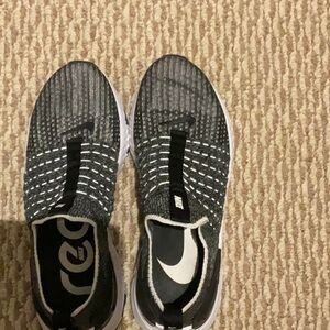 Nike Flyknit Phantom 7.5 women’s sneaker